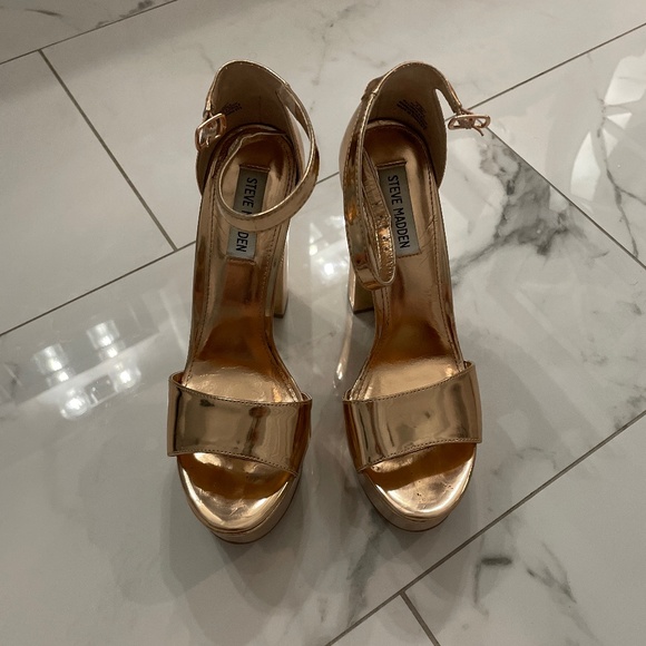 Steve Madden Gonzo Rose Gold Heels - Picture 3 of 6
